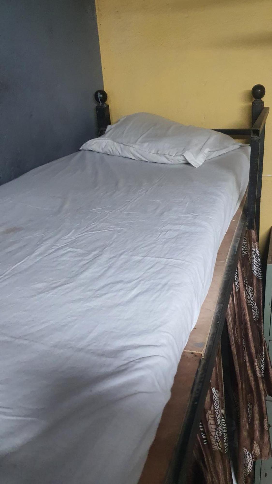 Bapuji Dormitory Hostel Мумбаї Екстер'єр фото