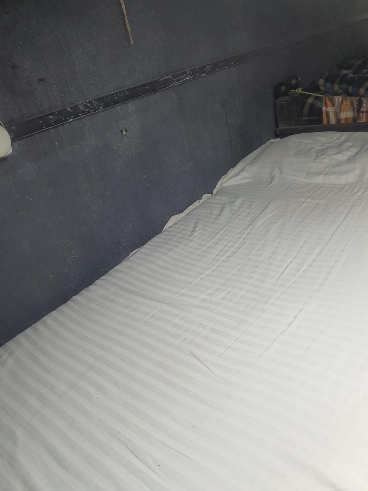 Bapuji Dormitory Hostel Мумбаї Екстер'єр фото