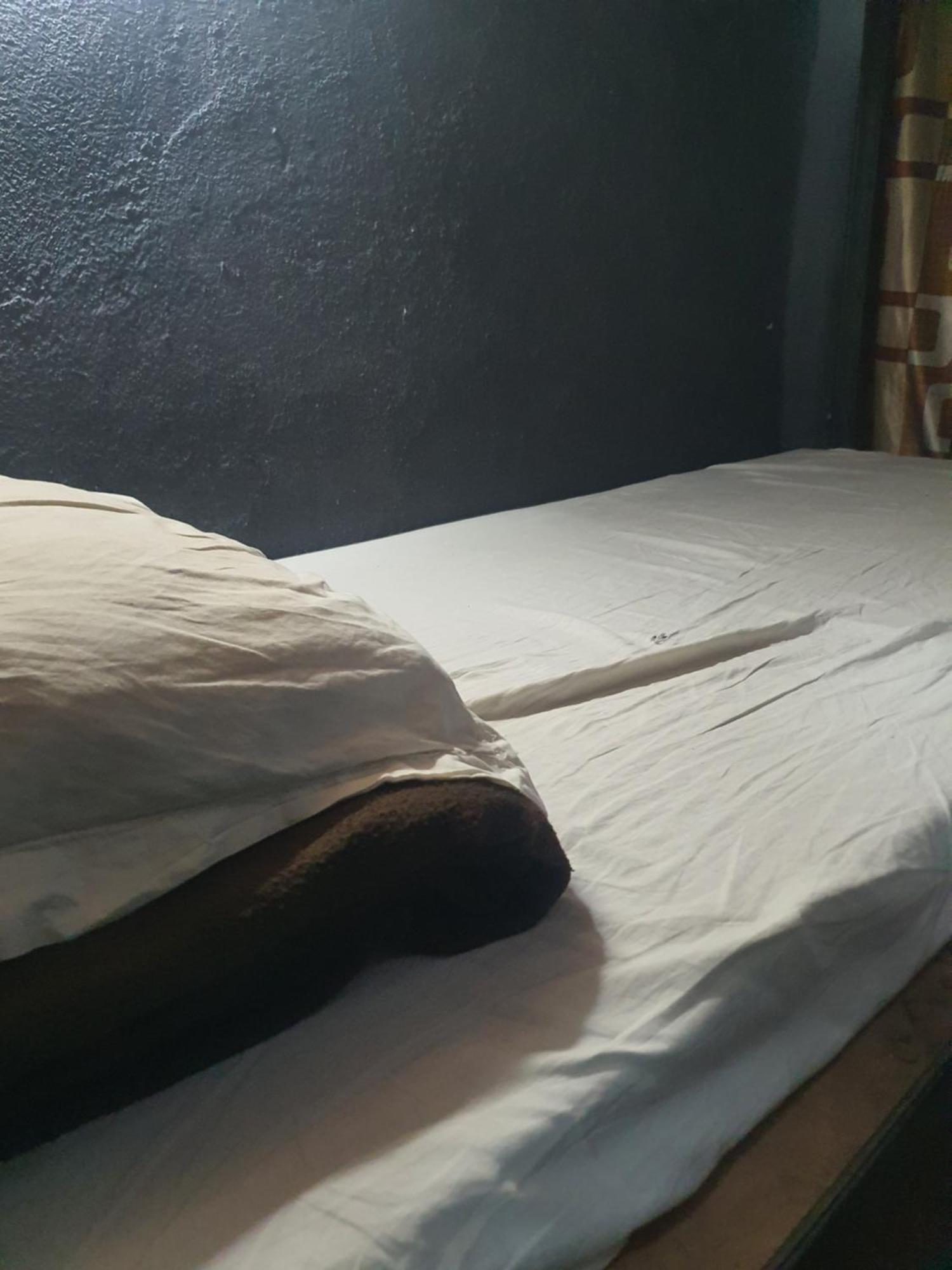 Bapuji Dormitory Hostel Мумбаї Екстер'єр фото