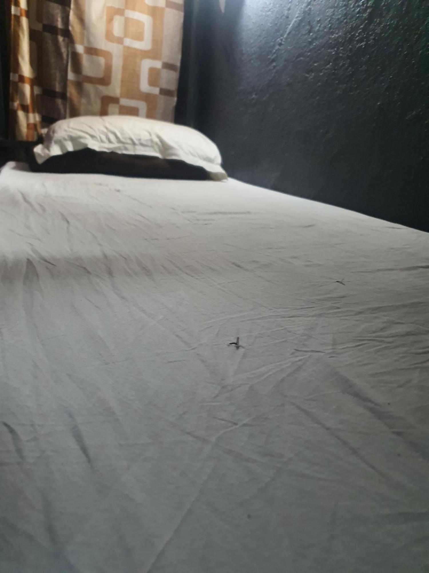 Bapuji Dormitory Hostel Мумбаї Екстер'єр фото