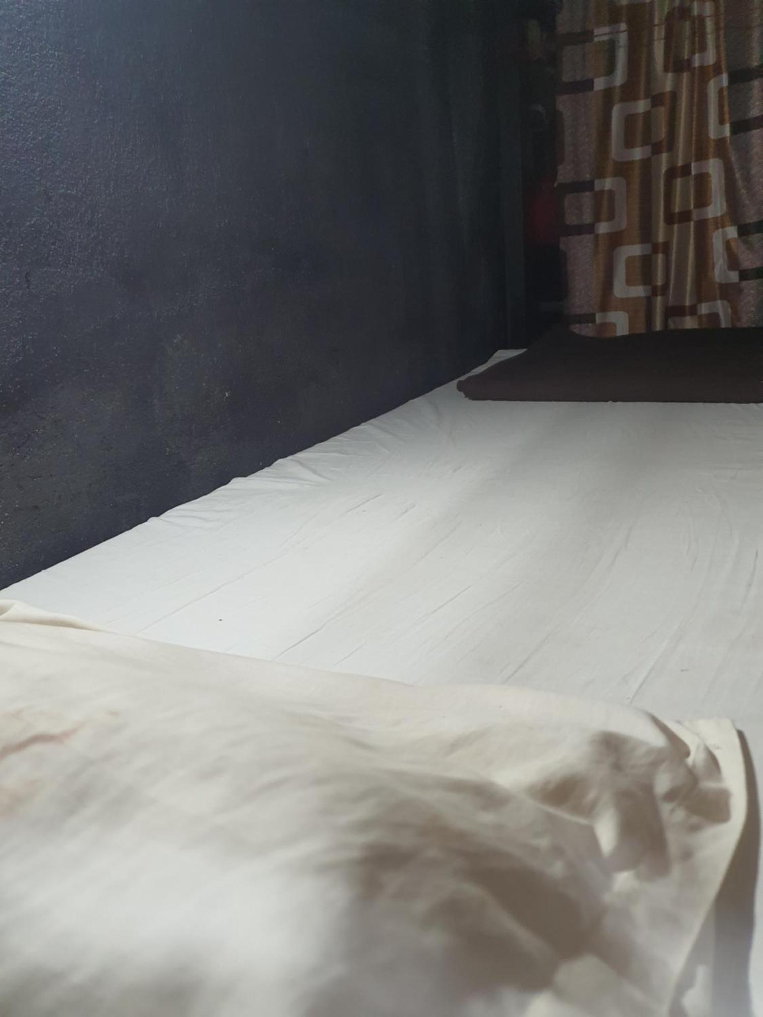 Bapuji Dormitory Hostel Мумбаї Екстер'єр фото