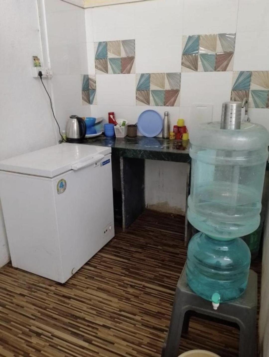 Bapuji Dormitory Hostel Мумбаї Екстер'єр фото