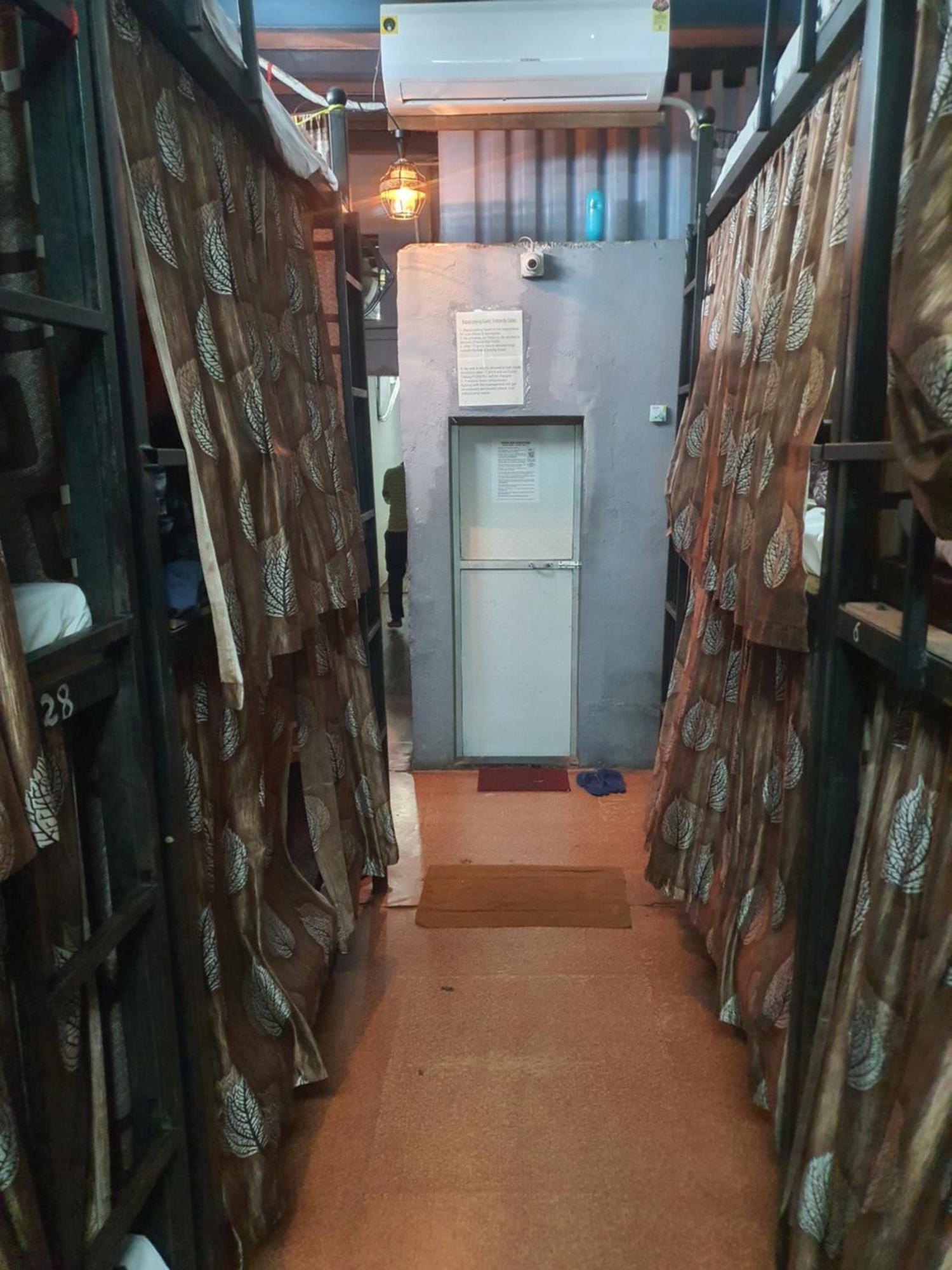 Bapuji Dormitory Hostel Мумбаї Екстер'єр фото