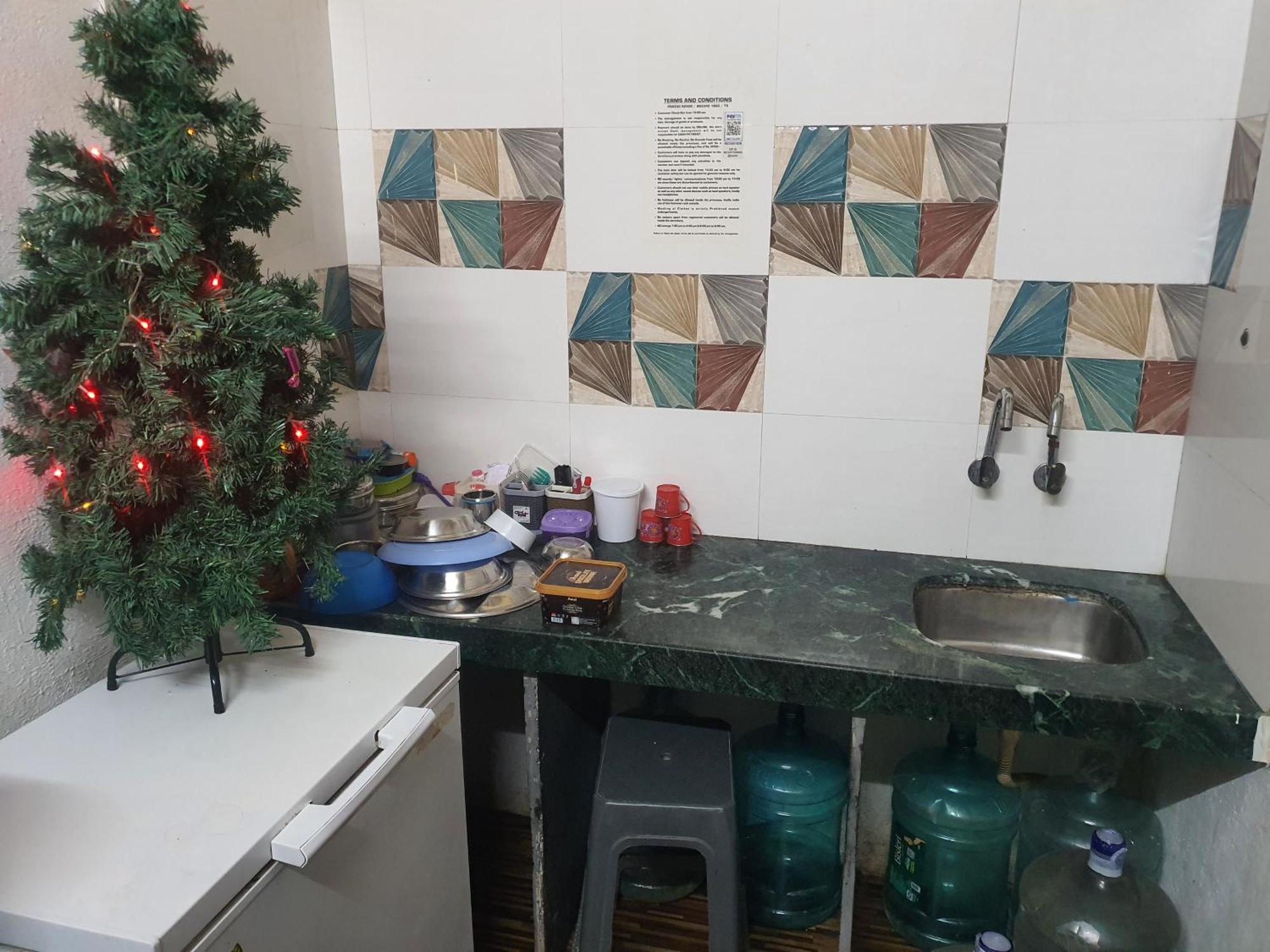 Bapuji Dormitory Hostel Мумбаї Екстер'єр фото