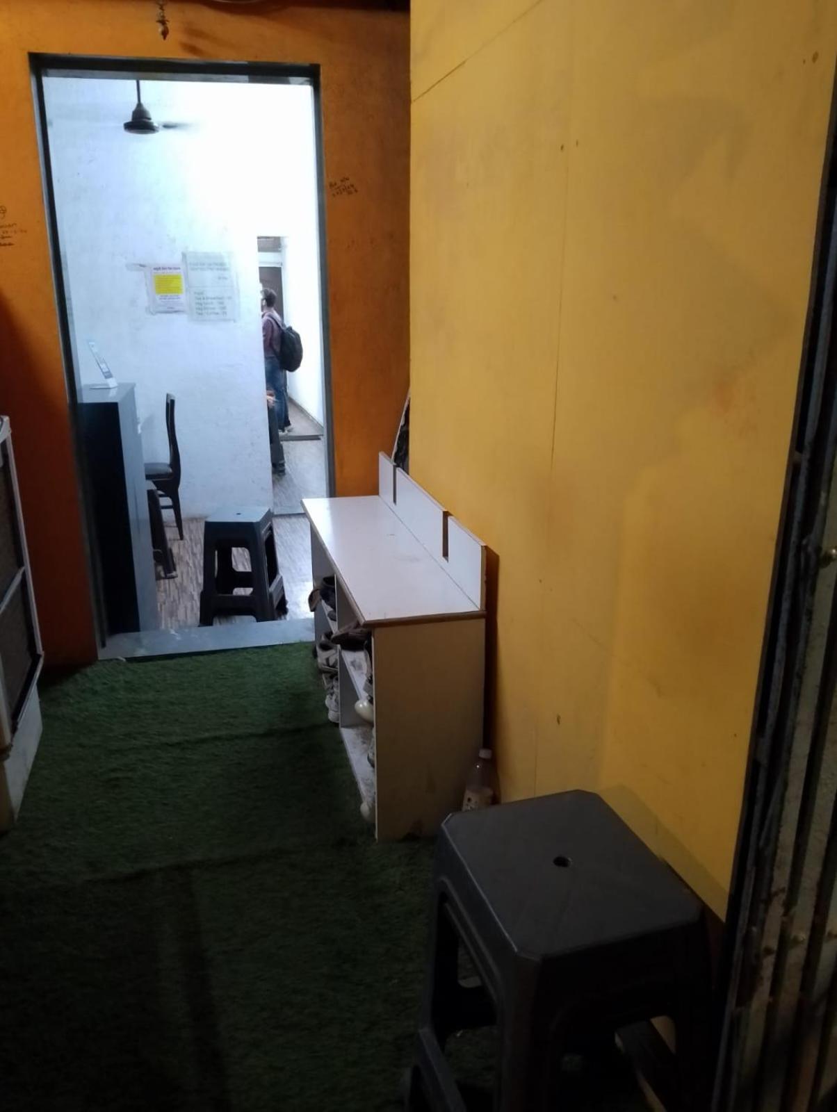 Bapuji Dormitory Hostel Мумбаї Екстер'єр фото
